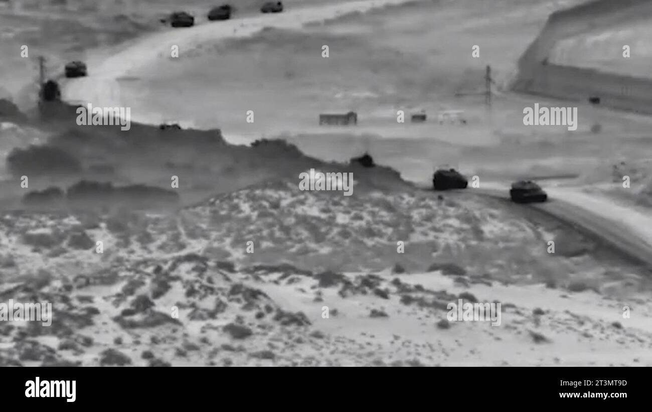 (231026) -- GERUSALEMME, 26 ottobre 2023 (Xinhua) -- questa schermata tratta da un video rilasciato dalle forze di difesa israeliane (IDF) mostra le forze israeliane che conducono un raid nella Striscia di Gaza settentrionale il 26 ottobre 2023. Carri armati e fanteria israeliani hanno fatto irruzione nella Striscia di Gaza settentrionale in un attacco pre-alba giovedì, le forze di difesa israeliane (IDF) hanno dichiarato in una dichiarazione. I militari hanno affermato che le forze hanno condotto "un raid mirato” utilizzando carri armati nella Striscia di Gaza settentrionale. Secondo la dichiarazione, il raid era "parte dei preparativi per le prossime fasi di combattimento", in cui Israele pianifica un'offensiva di terra in GA Foto Stock