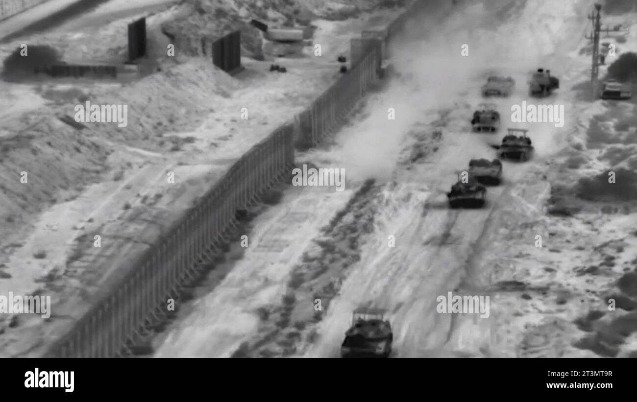 (231026) -- GERUSALEMME, 26 ottobre 2023 (Xinhua) -- questa schermata tratta da un video rilasciato dalle forze di difesa israeliane (IDF) mostra le forze israeliane che conducono un raid nella Striscia di Gaza settentrionale il 26 ottobre 2023. Carri armati e fanteria israeliani hanno fatto irruzione nella Striscia di Gaza settentrionale in un attacco pre-alba giovedì, le forze di difesa israeliane (IDF) hanno dichiarato in una dichiarazione. I militari hanno affermato che le forze hanno condotto "un raid mirato” utilizzando carri armati nella Striscia di Gaza settentrionale. Secondo la dichiarazione, il raid era "parte dei preparativi per le prossime fasi di combattimento", in cui Israele pianifica un'offensiva di terra in GA Foto Stock