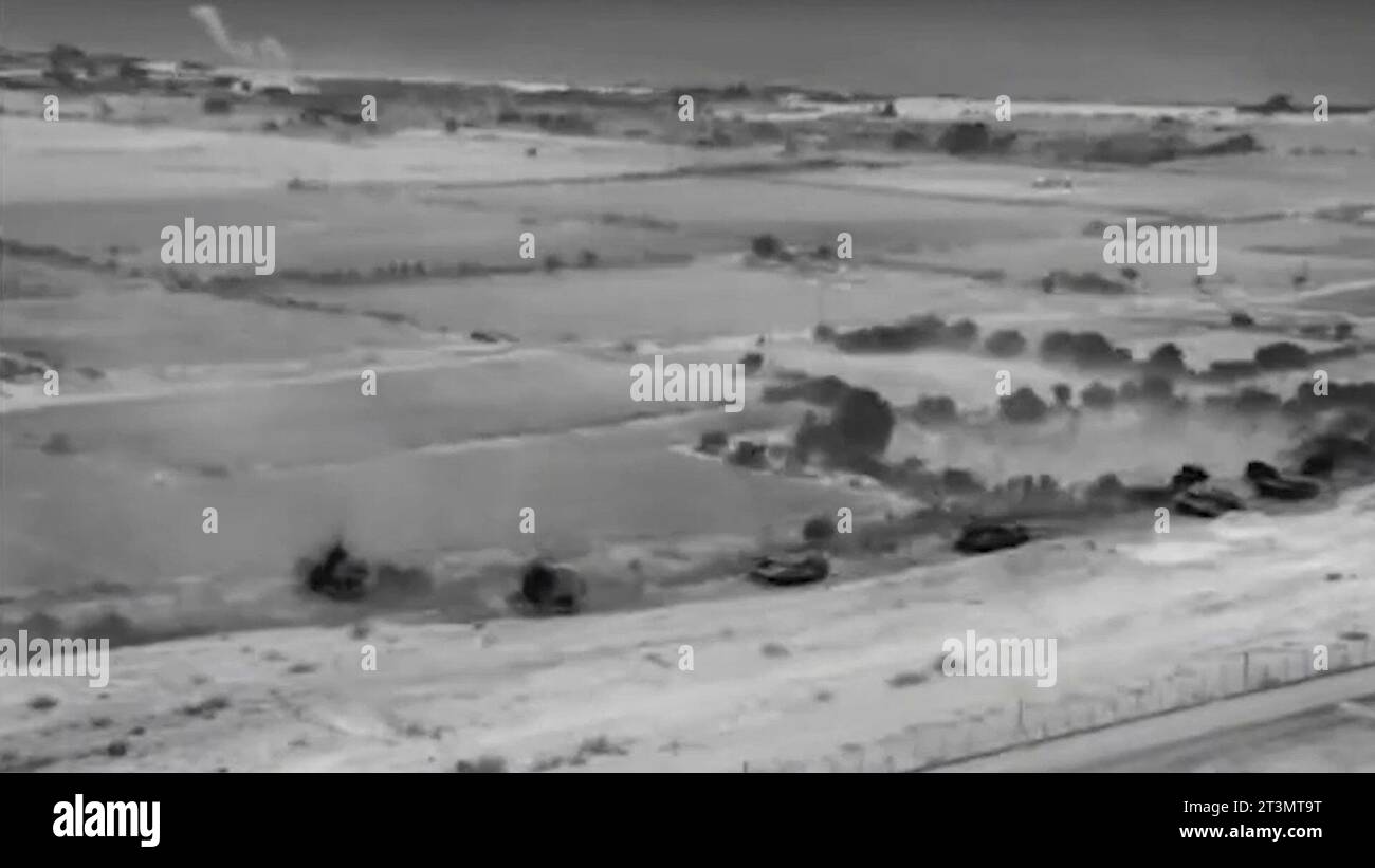 (231026) -- GERUSALEMME, 26 ottobre 2023 (Xinhua) -- questa schermata tratta da un video rilasciato dalle forze di difesa israeliane (IDF) mostra le forze israeliane che conducono un raid nella Striscia di Gaza settentrionale il 26 ottobre 2023. Carri armati e fanteria israeliani hanno fatto irruzione nella Striscia di Gaza settentrionale in un attacco pre-alba giovedì, le forze di difesa israeliane (IDF) hanno dichiarato in una dichiarazione. I militari hanno affermato che le forze hanno condotto "un raid mirato” utilizzando carri armati nella Striscia di Gaza settentrionale. Secondo la dichiarazione, il raid era "parte dei preparativi per le prossime fasi di combattimento", in cui Israele pianifica un'offensiva di terra in GA Foto Stock