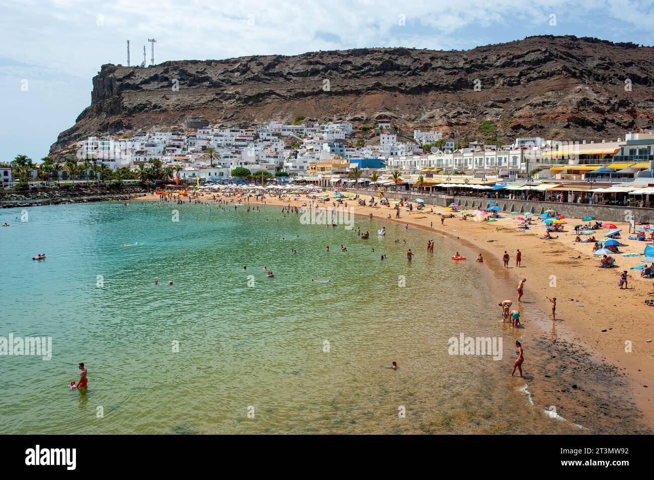 GRAN CANARIA, SPAGNA - JUL 31, 2023: La spiaggia di Playa de Mogan sull'Isola delle Canarie Gran Canaria Foto Stock