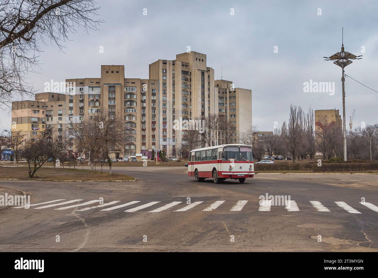 18.02.2020. Moldavia/Transnistria, Tiraspol. LAZ-695 probabilmente con i lavoratori. Foto Stock