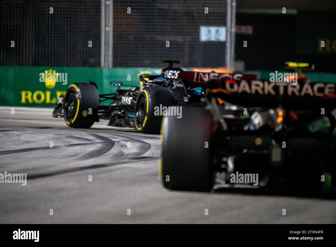 CIRCUITO DI MARINA BAY STREET, SINGAPORE - 17 SETTEMBRE: George Russell, Mercedes F1 F1 W14 durante il Gran Premio di Singapore al Marina Bay Street Circuit domenica 17 settembre 2023 a Marina Bay, Singapore. (Foto di Michael Potts/BSR Agency) credito: BSR Agency/Alamy Live News Foto Stock