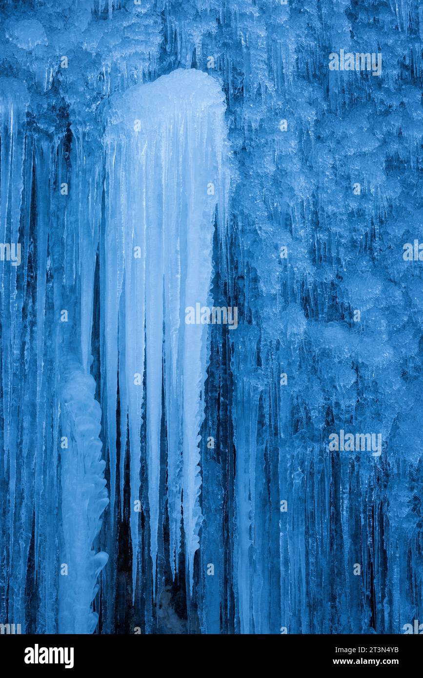 Cascata Pericnik congelata in inverno, Parco Nazionale del Triglav, Alpi Giulie, Slovenia Foto Stock