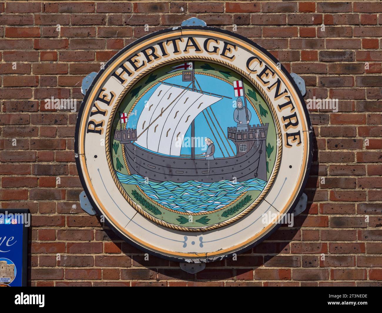 Logo/targa del Rye Heritage Centre a Rye, East Sussex, Regno Unito. Foto Stock