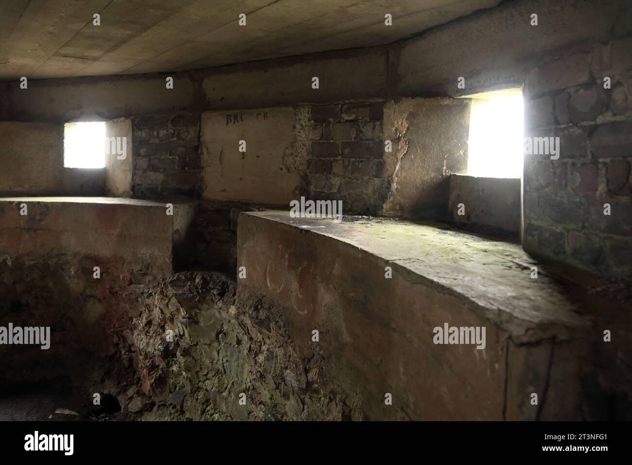 Interno del bunker difensivo nel sito della seconda guerra mondiale Chain Home Low (CHL) sito radar di allerta precoce vicino a Cregneash, Isola di Man. Foto Stock