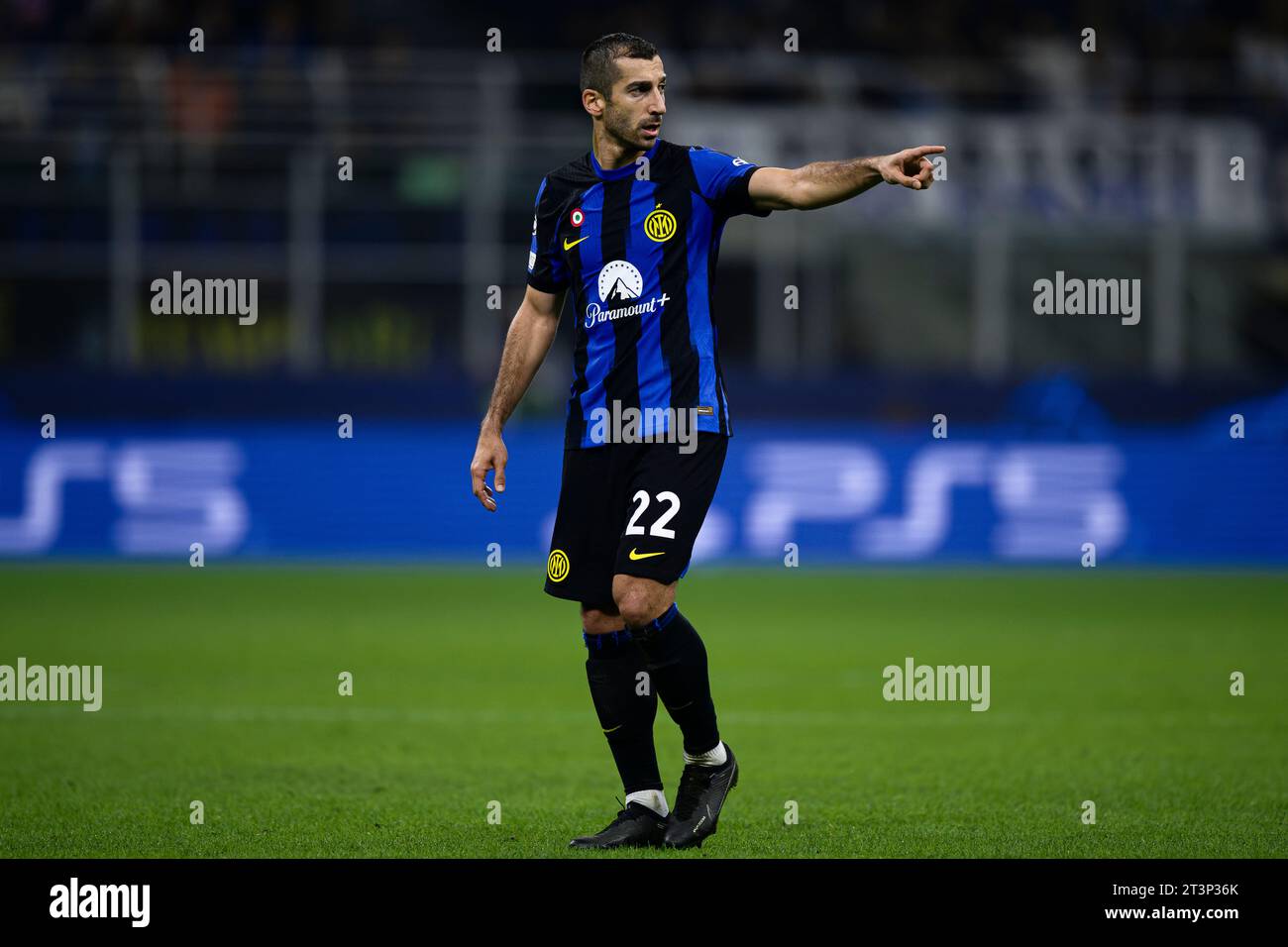 Henrikh Mkhitaryan del FC Internazionale gestures durante la partita di UEFA Champions League tra FC Internazionale e RB Salzburg. Foto Stock