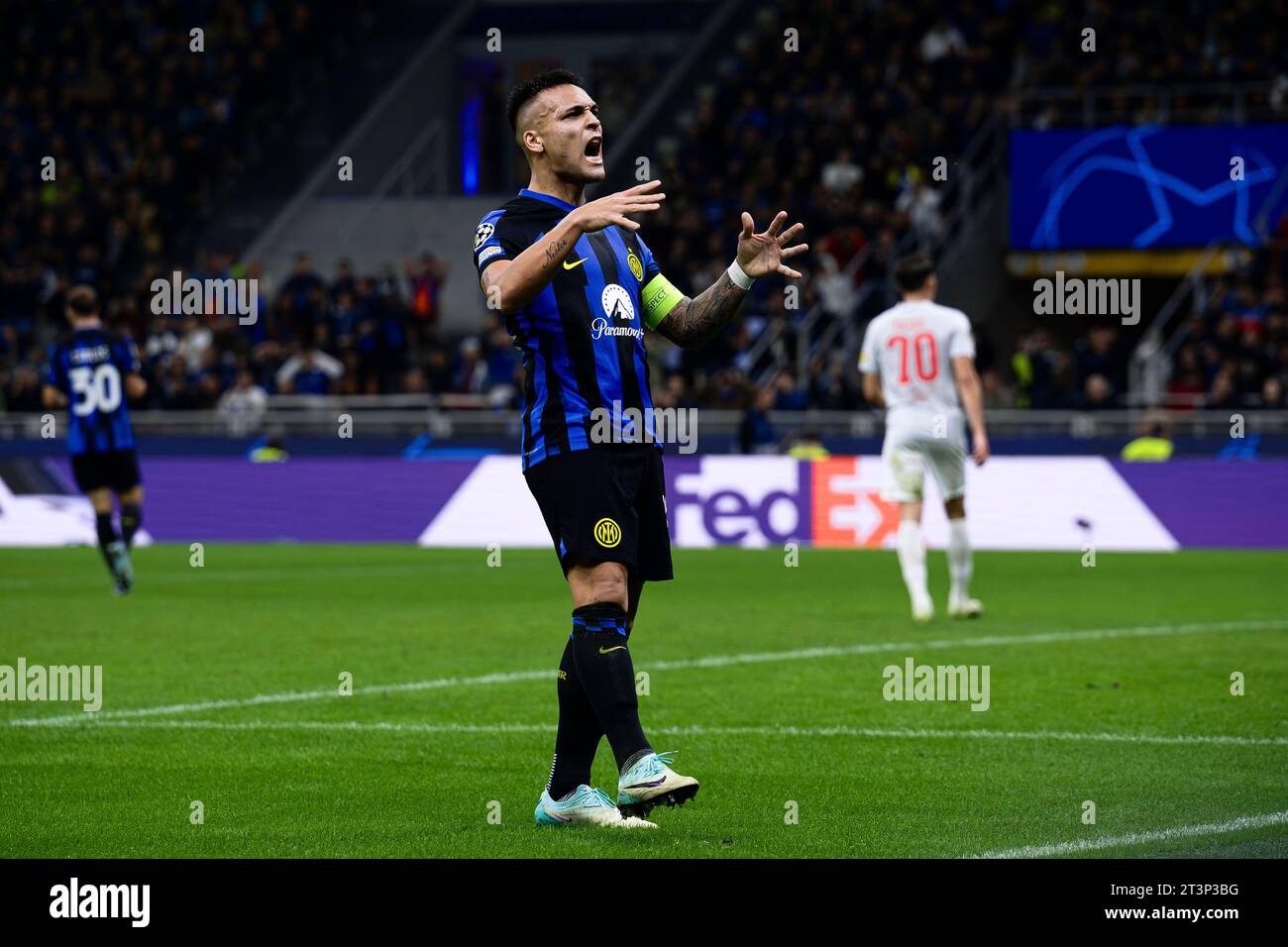 Lautaro Martinez del FC Internazionale reagisce durante la partita di UEFA Champions League tra FC Internazionale e RB Salzburg. Foto Stock