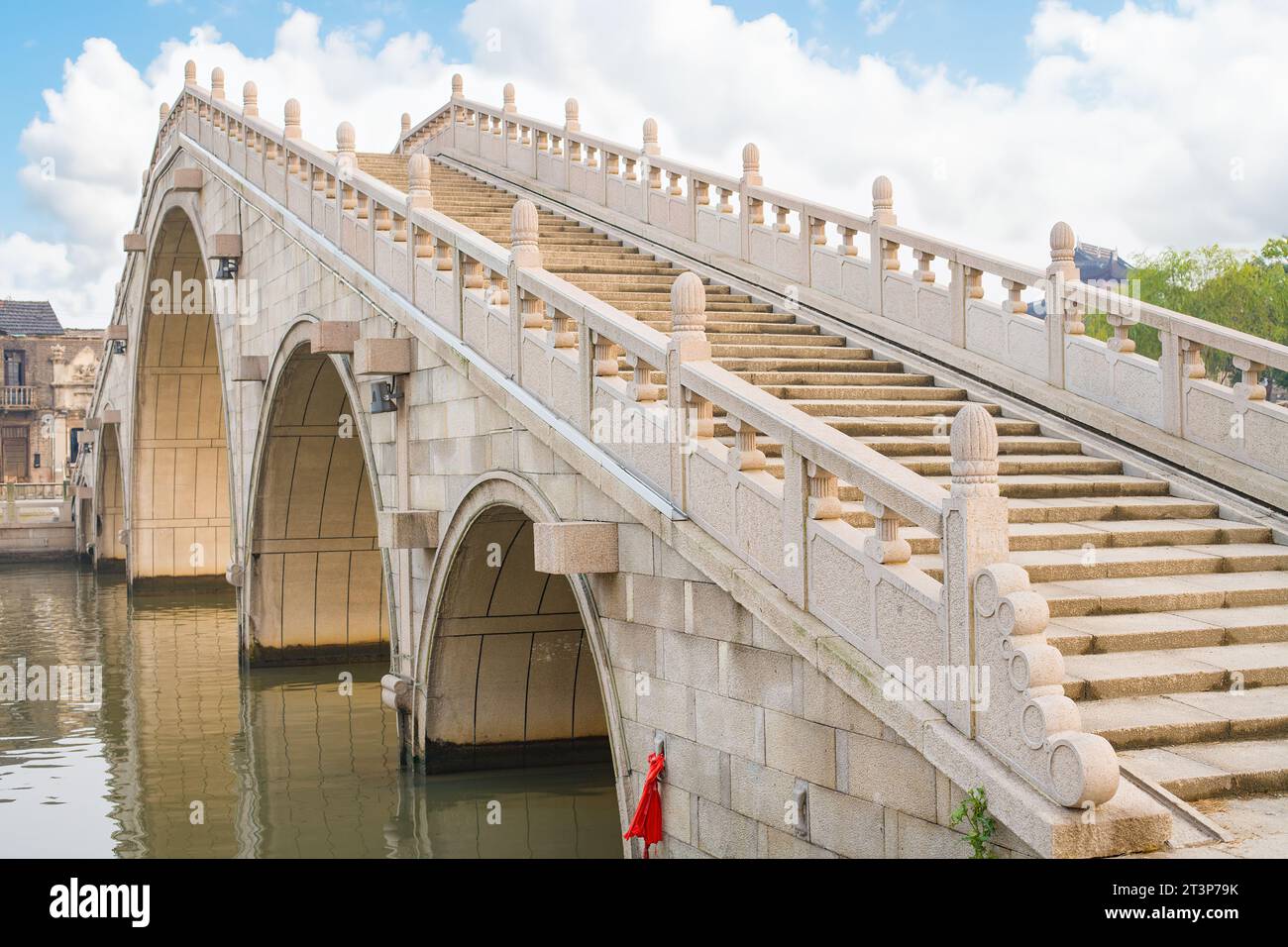 Ponte su un canale a Suzhou, provincia di Jiangsu, Cina Foto Stock