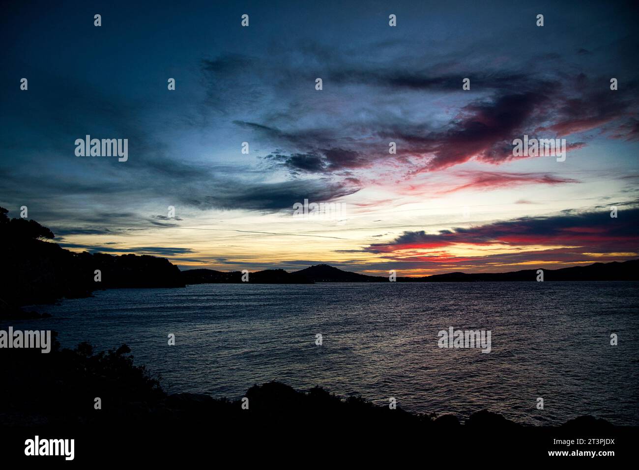 Paesaggi della costa mediterranea, nel comune di Sanary sur mer (Var) nel sud della Francia. la mattina presto Foto Stock