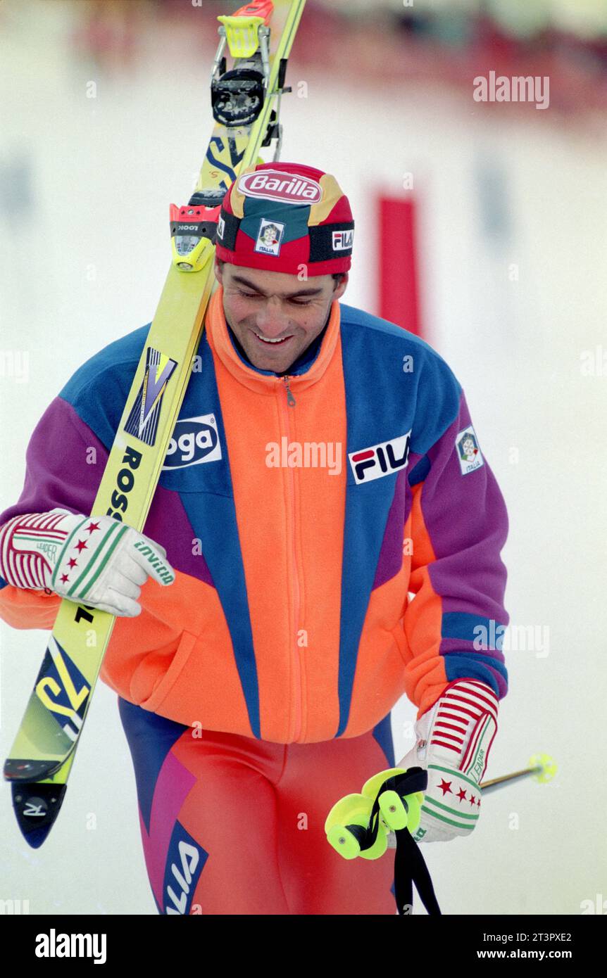 Italia Madonna di Campiglio 1993-12-12: Alberto Tomba, sciatore italiano, durante la Coppa del mondo di Sci Alpino 1993/1994 Foto Stock