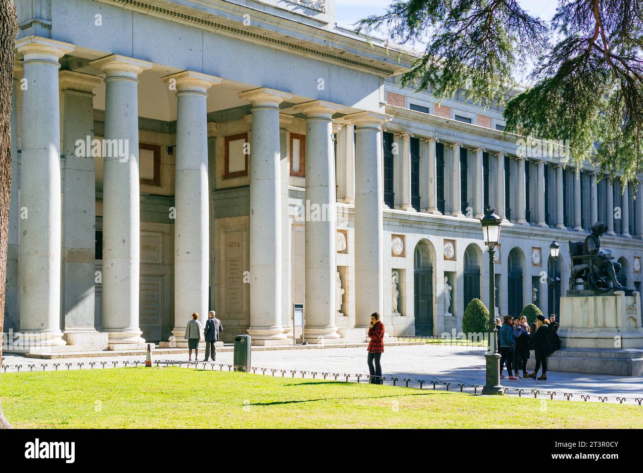 Vista parziale della facciata principale. Il Museo del Prado - Museo del Prado, ufficialmente conosciuto come Museo Nacional del Prado, è la principale arte nazionale spagnola mu Foto Stock