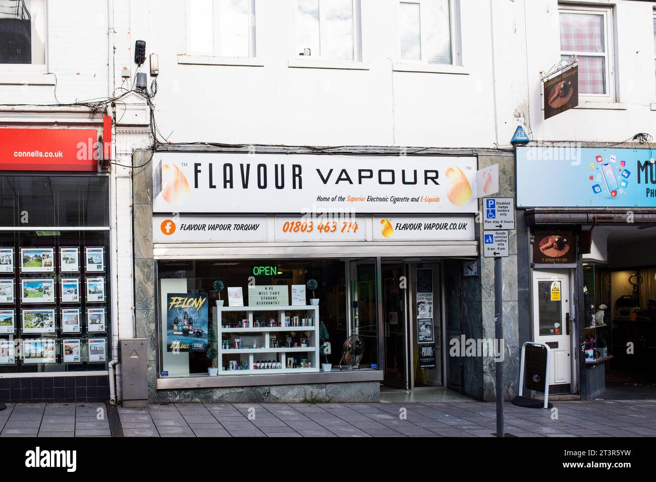 Esterno del negozio Flavour Vapour 'Vape' di Union Street Torquay Foto Stock