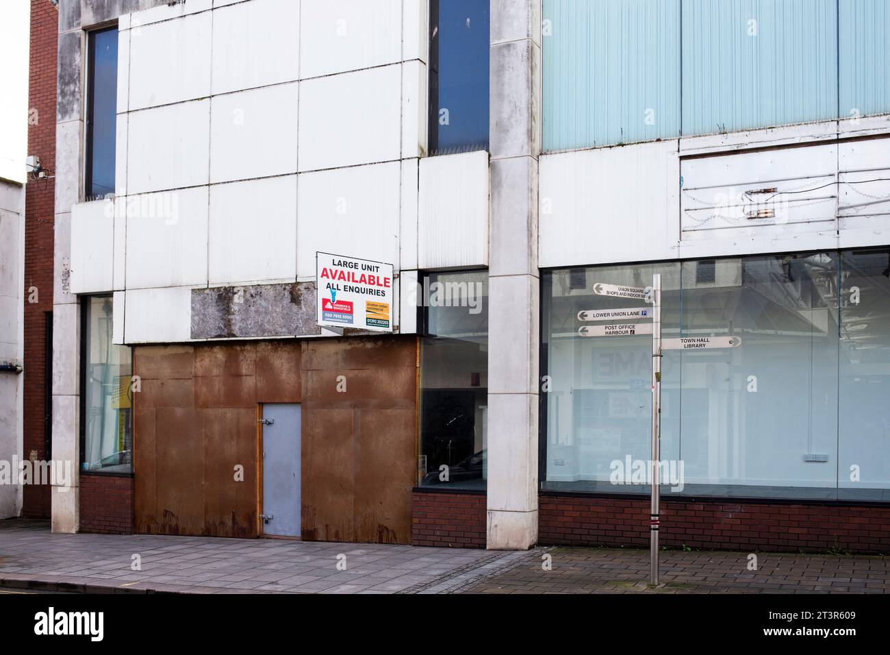 Negozi chiusi in Union Street, nel centro di Torquay Foto Stock