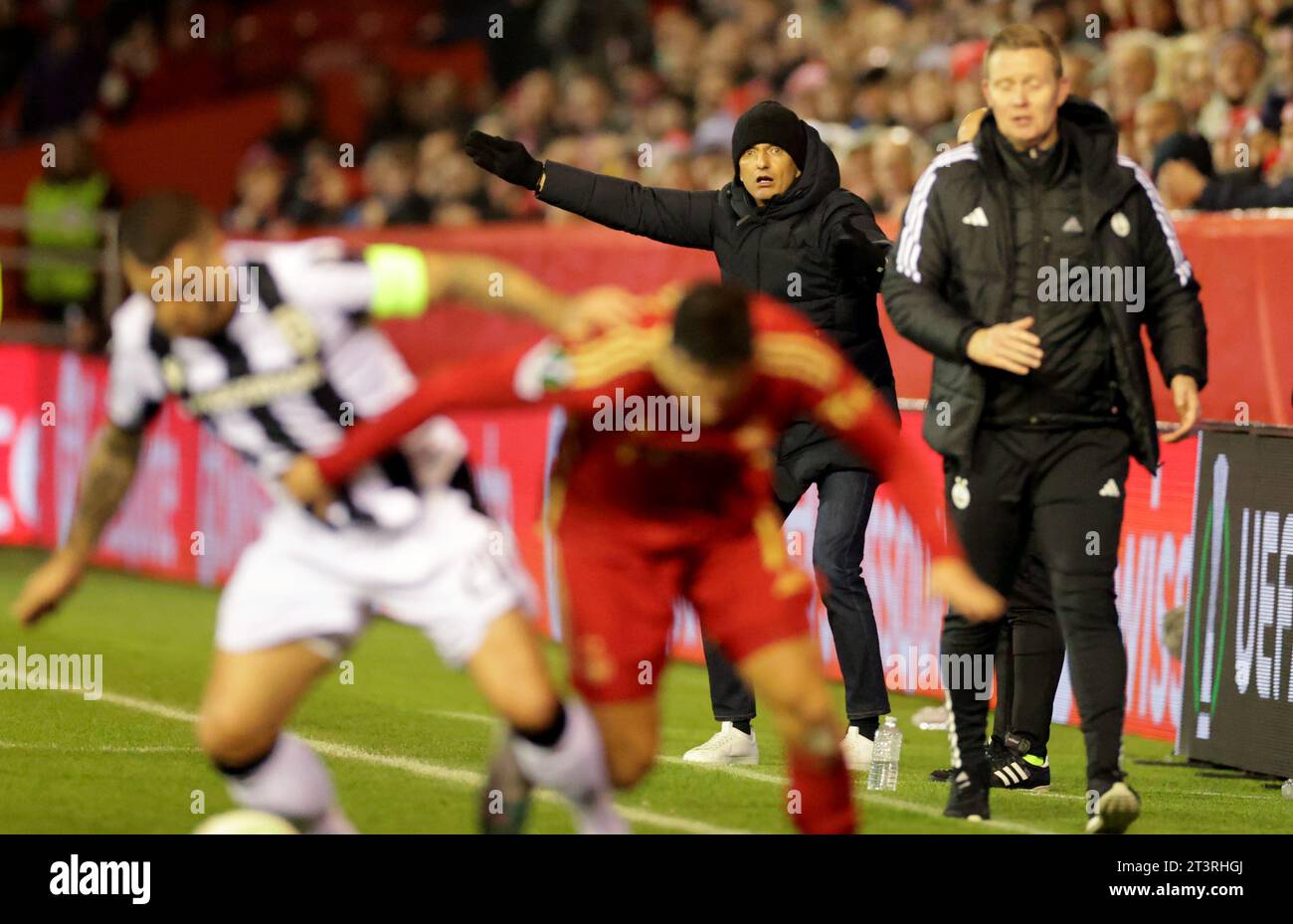 Il manager del PAOK FC Razvan Lucescu si muove a bordo campo durante la partita del gruppo G della UEFA Europa Conference League al Pittodrie Stadium di Aberdeen. Data immagine: Giovedì 26 ottobre 2023. Foto Stock