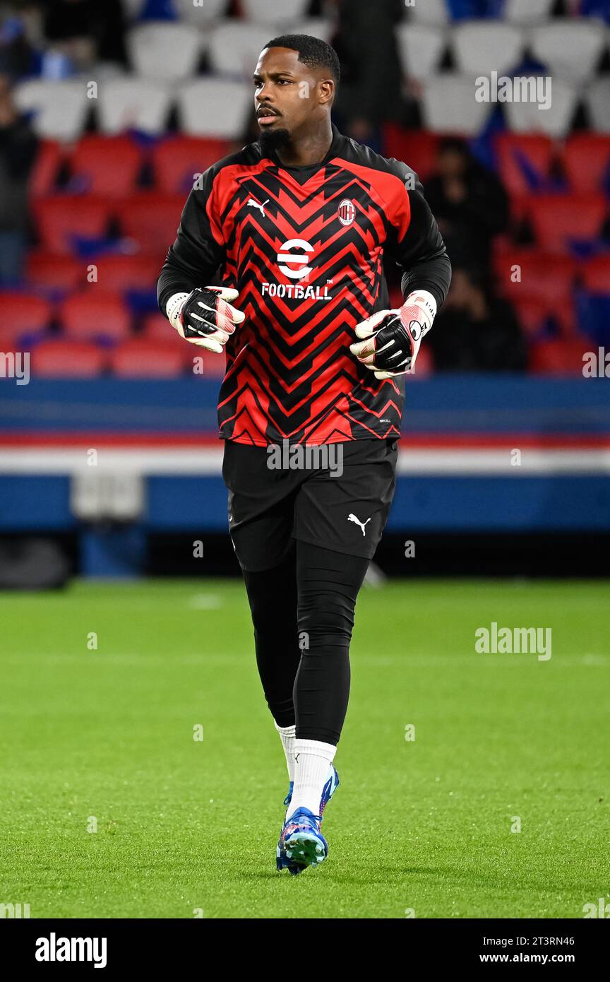 Parigi, Francia. 25 ottobre 2023. Julien Mattia/le Pictorium - partita PSG - AC Milan - 25/10/2023 - Francia/Ile-de-France (regione)/Parigi - Mike Maignan durante la terza partita del gruppo F di Champions League tra PSG e AC Milan al Parc de Princes il 25 ottobre 2023. Crediti: LE PICTORIUM/Alamy Live News Foto Stock