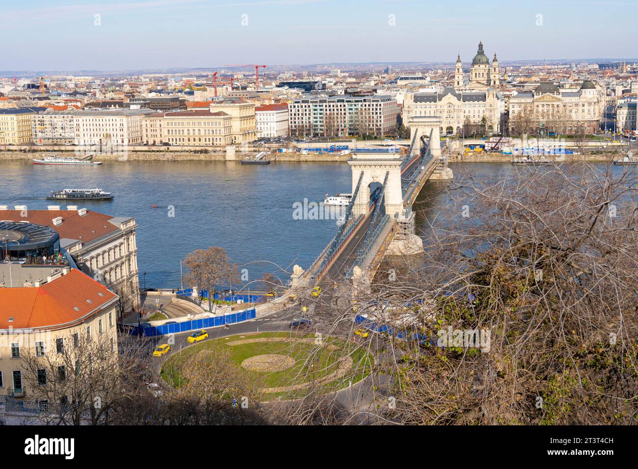 Budapest con la Basilica di Santo Stefano, il Ponte delle catene e il fiume Danubio Foto Stock