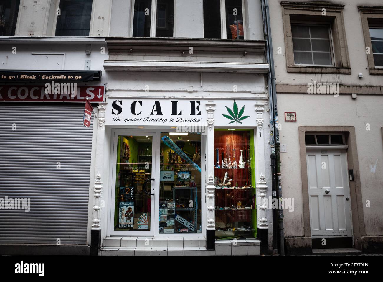 Foto di una Cannabis headshop nel centro della città di Dusseldorf, Germania. Un head shop è un punto vendita specializzato in paraphernalia utilizzato per consumare Foto Stock