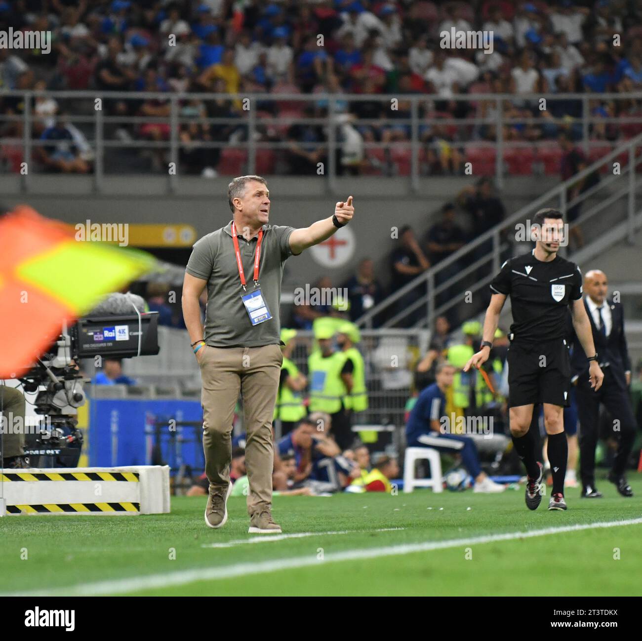 Milano, Italia - 11 settembre 2023: Il manager ucraino Serhiy Rebrov in azione durante la partita di qualificazione UEFA EURO 2024 Italia contro Ucraina allo Stadio San Siro di Milano Foto Stock