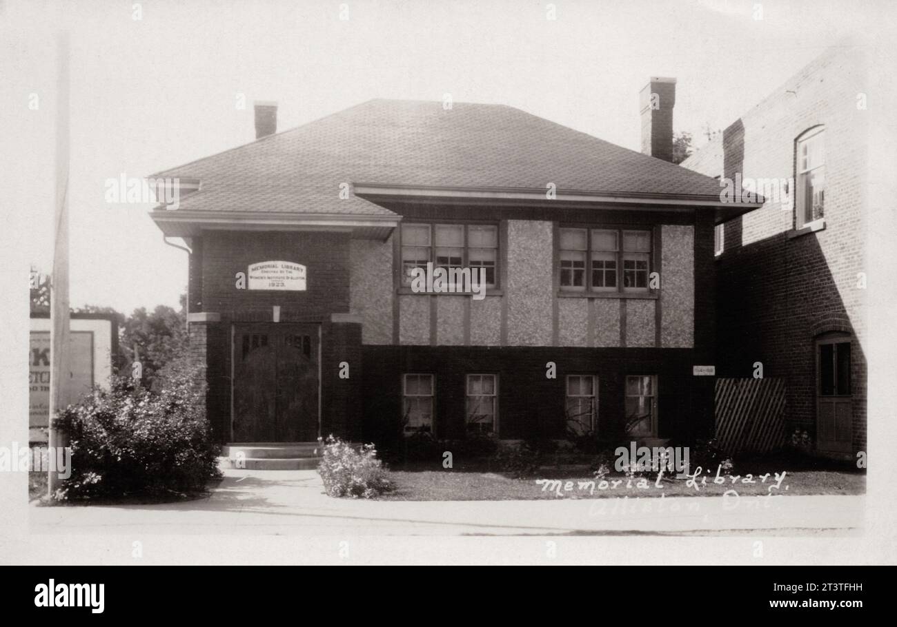Memorial Library and Women's Institute, Alliston, New Tecumseth, Ontario Canada, cartolina degli anni '1920-'1930. fotografo non identificato Foto Stock