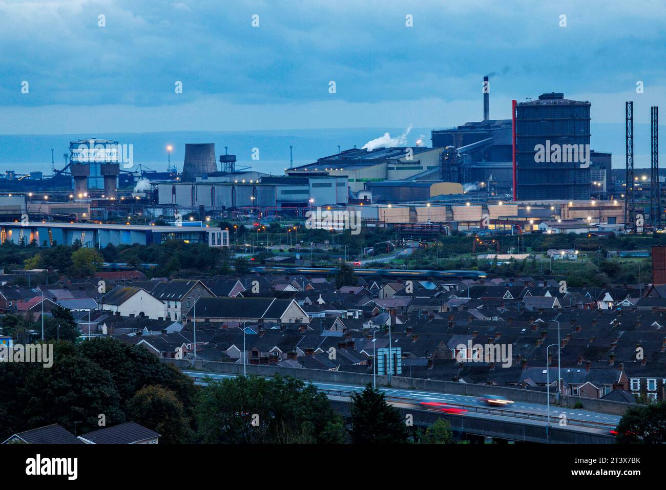 Port Talbot Steelworks ha ricevuto 500 milioni di sterline dal governo britannico e Tata Steel aggiungerà 700 milioni di sterline, ma il pacchetto potrebbe comportare la perdita di 3.000 posti di lavoro. Foto Stock