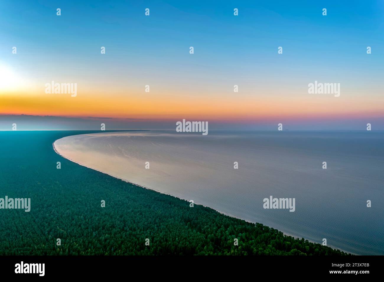 Il Mar Baltico mentre il sole tramonta Foto Stock