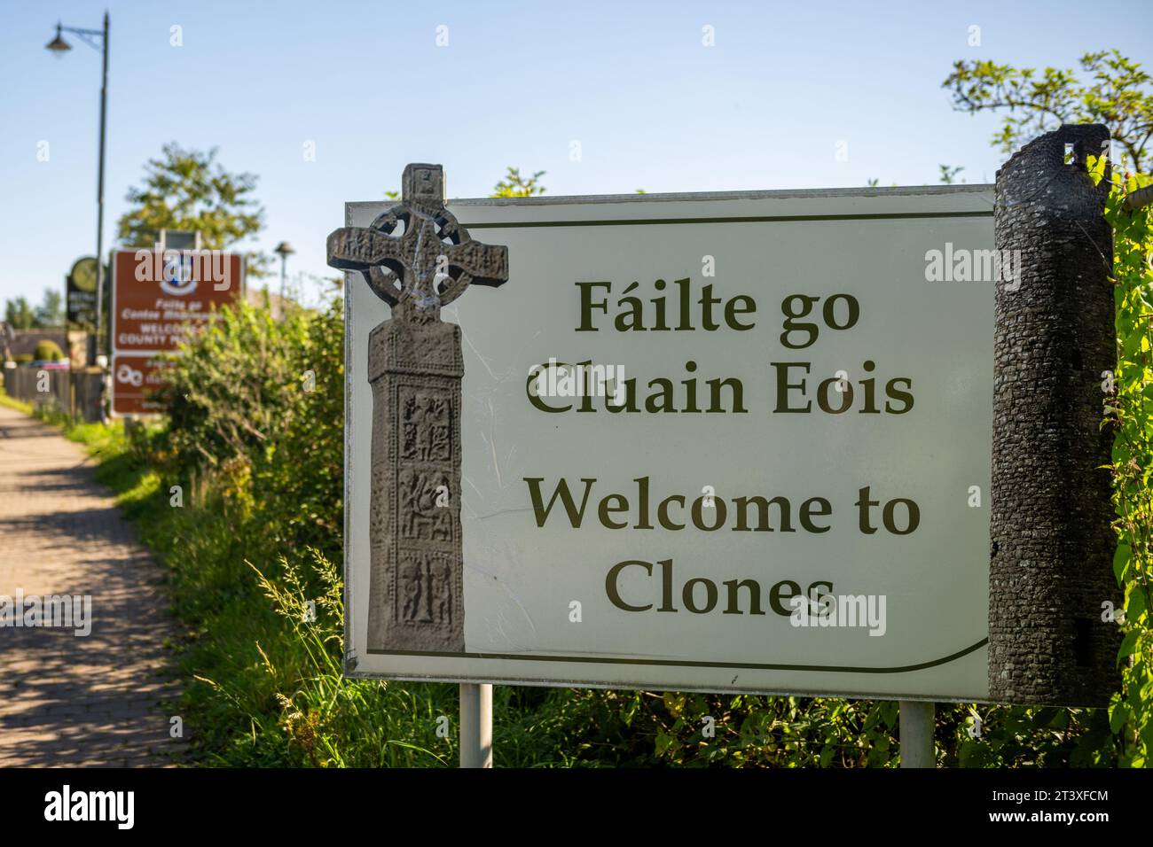 Benvenuto al cartello Clones a Clones, Co. Monaghan, Irlanda. Foto Stock