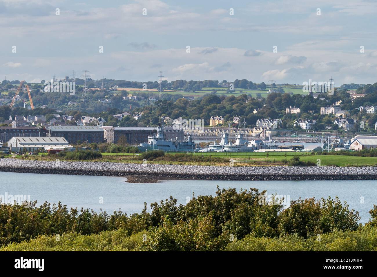 Navi della Marina irlandese ormeggiate presso la base navale di Haulbowline, Cobh, Co. Cork, Irlanda. Foto Stock
