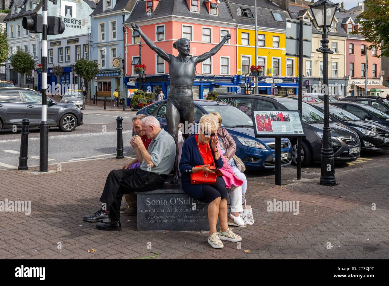 Statua di Sonia o'Sullivan a Cobh, contea di Cork, Irlanda. Foto Stock