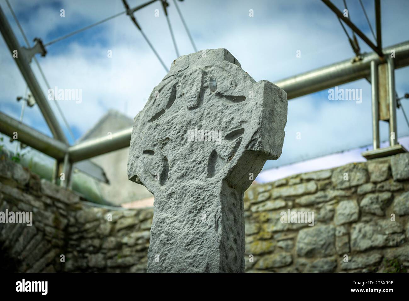 Figura di Cristo, Kilfenora Medieval Cathedral (Saint Fachtnanrsquo), Doorty Cross, The Burren, County Clare, Irlanda, Regno Unito. Foto Stock
