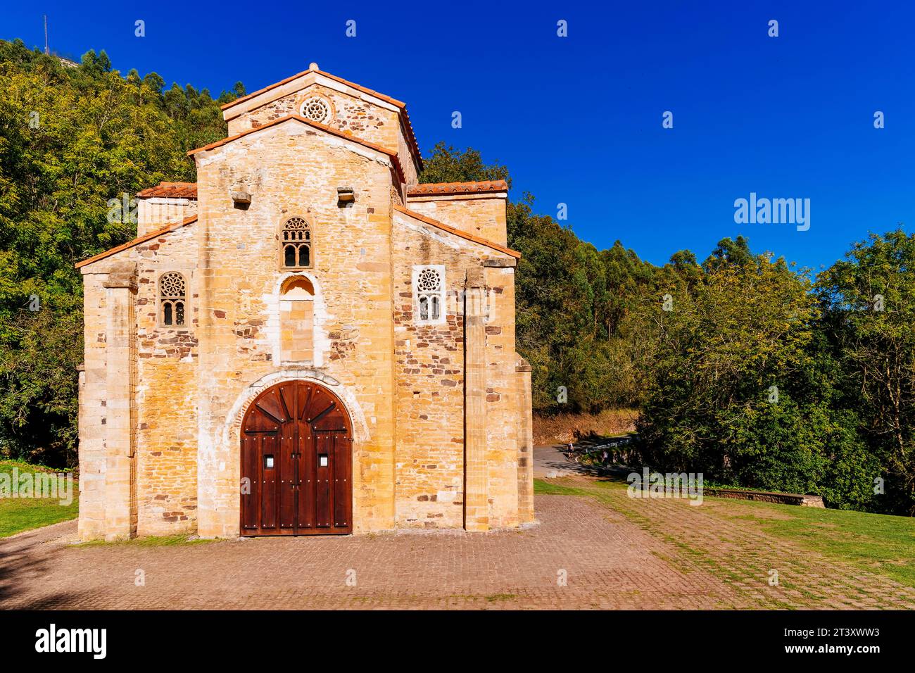 St Michele di Lillo - San Miguel de Lillo è una chiesa cattolica costruita sul monte Naranco, vicino alla chiesa di Santa María del Naranco a Oviedo Foto Stock