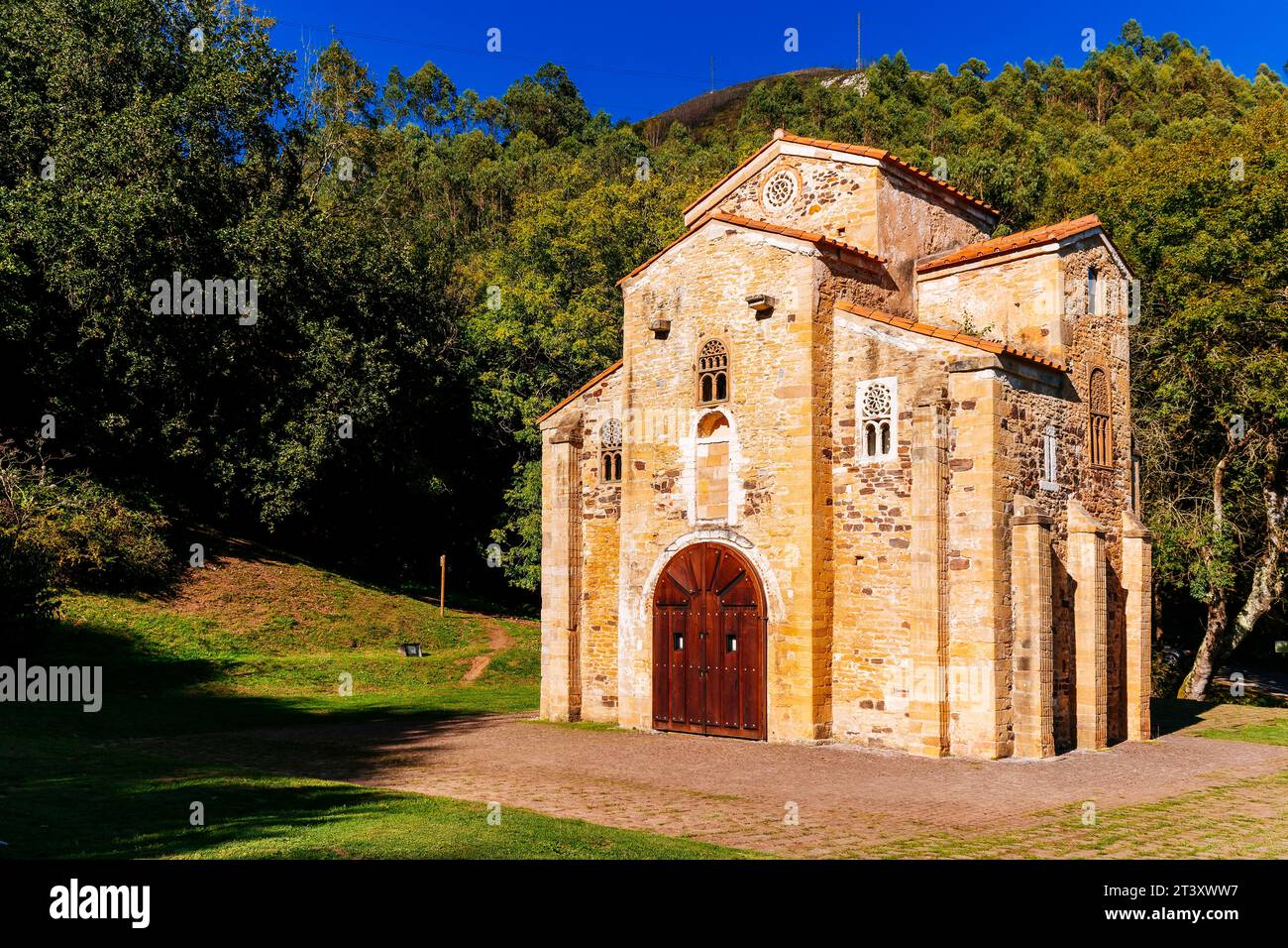 St Michele di Lillo - San Miguel de Lillo è una chiesa cattolica costruita sul monte Naranco, vicino alla chiesa di Santa María del Naranco a Oviedo Foto Stock