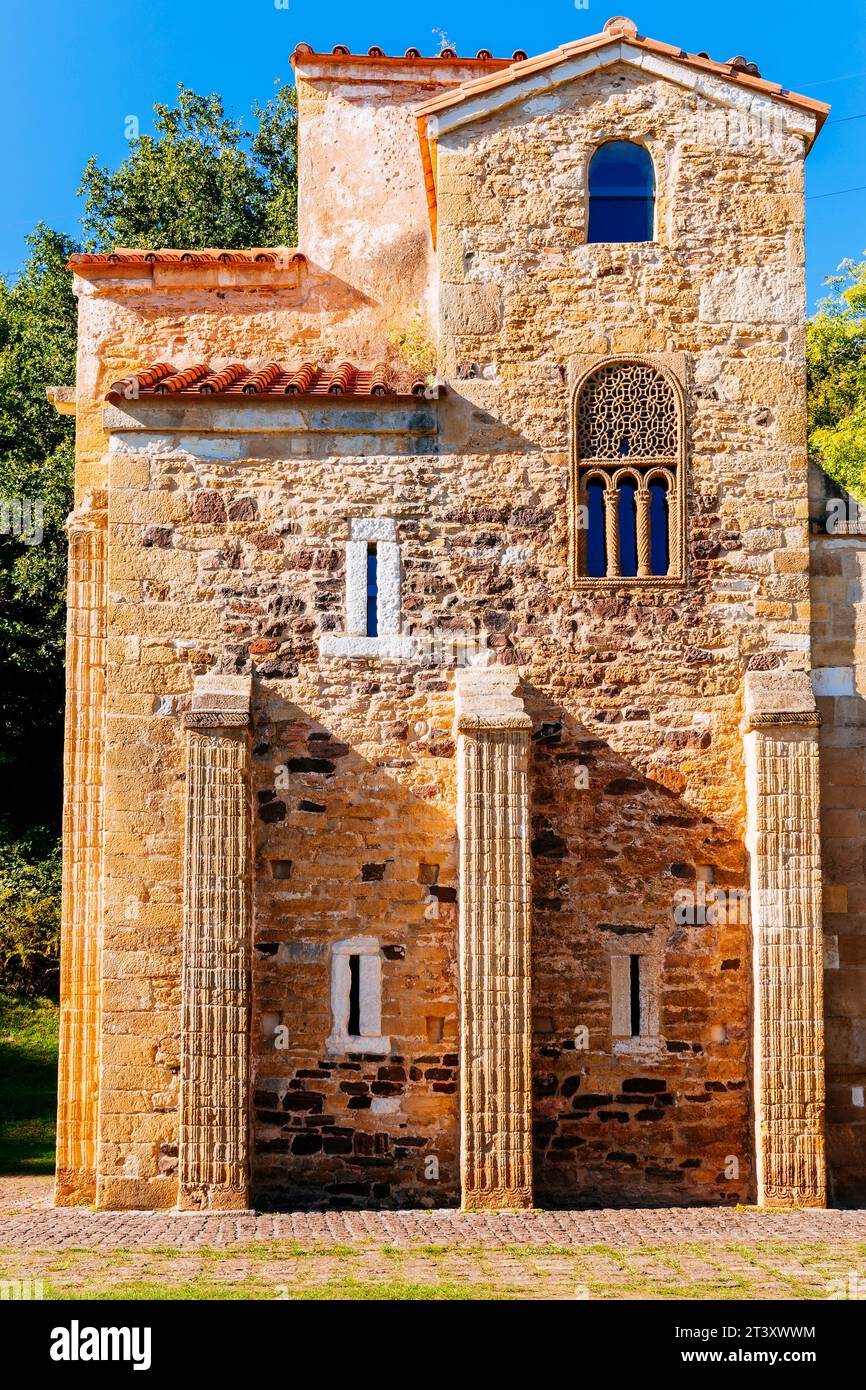 St Michele di Lillo - San Miguel de Lillo è una chiesa cattolica costruita sul monte Naranco, vicino alla chiesa di Santa María del Naranco a Oviedo Foto Stock