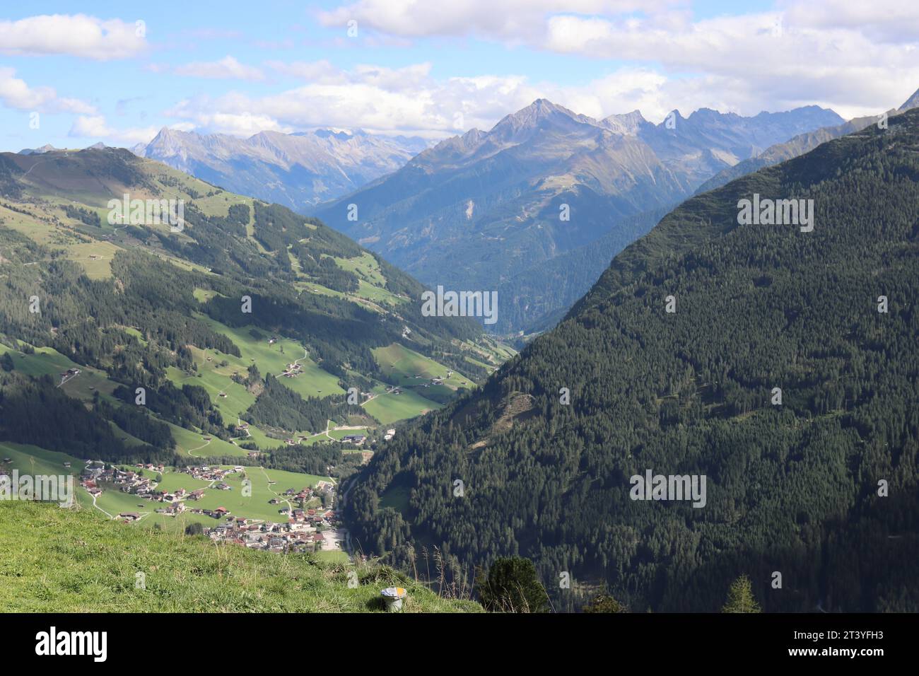Splendida e ampia vista dall'Eggalm alla Zillertal e alle Alpi austriache Foto Stock