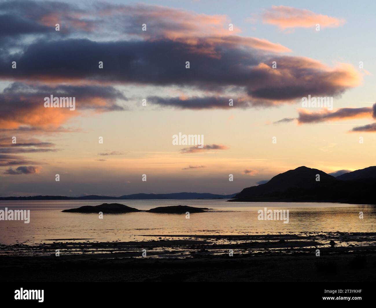 Tramonto su Loch Linhe da Ardgour, Scozia Foto Stock