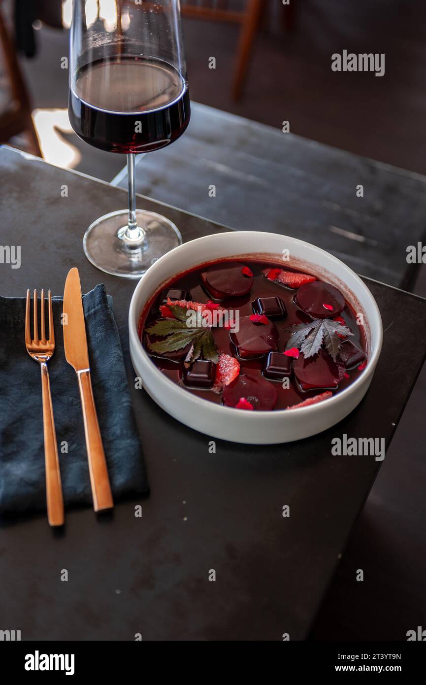 Ceviche di tonno in gelatina di VIN brulé con pompelmo Foto Stock