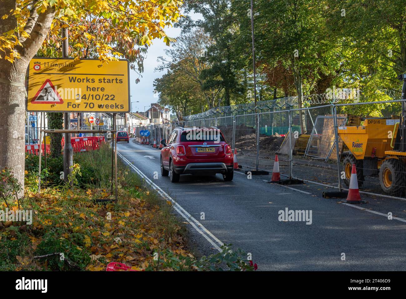 Lynchford Road Roadworks nell'ottobre 2023, il progetto di miglioramento dei trasporti di Farnborough ha previsto una durata di 70 settimane, Hampshire, Inghilterra, Regno Unito Foto Stock