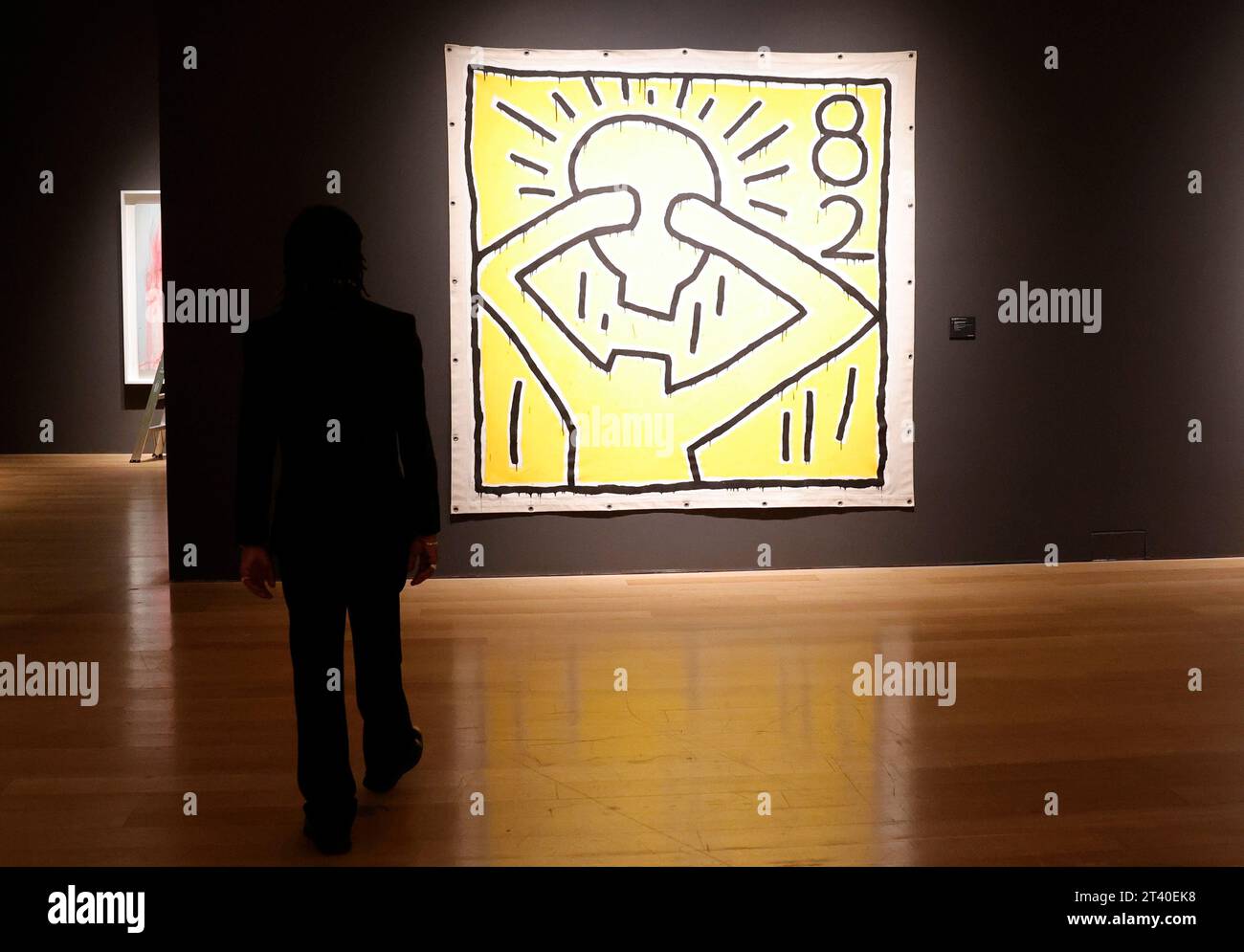 New York, Stati Uniti. 27 ottobre 2023. Untitled di Keith Haring è in mostra per l'anteprima stampa Fall Marquee Week 20/21 al Christie's di venerdì 27 ottobre 2023 a New York City. Foto di John Angelillo/UPI Credit: UPI/Alamy Live News Foto Stock