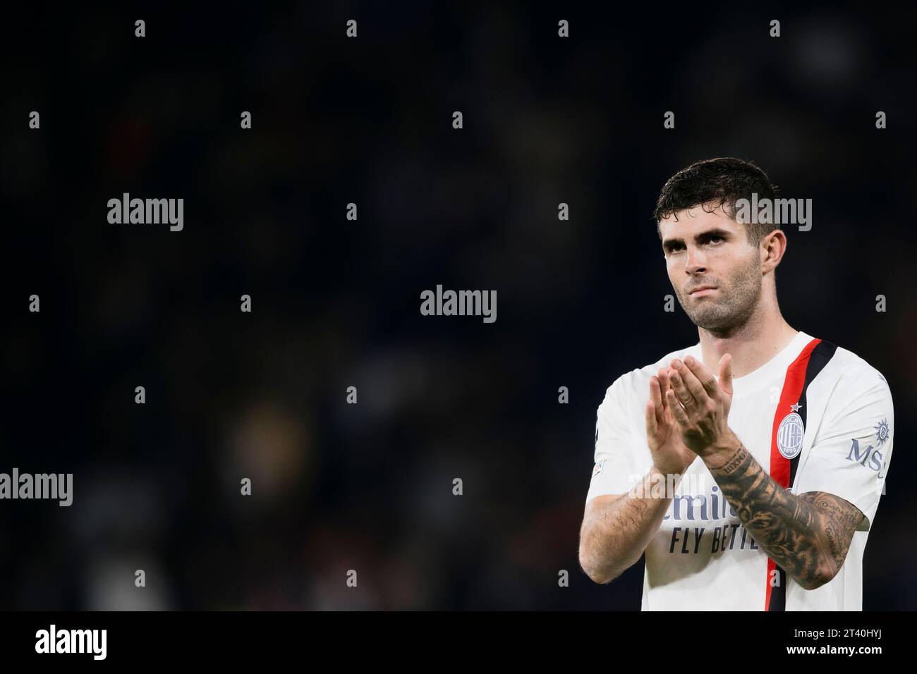 Christian Pulisic dell'AC Milan gestisce al termine della partita di UEFA Champions League tra il Paris Saint-Germain FC e l'AC Milan. Foto Stock