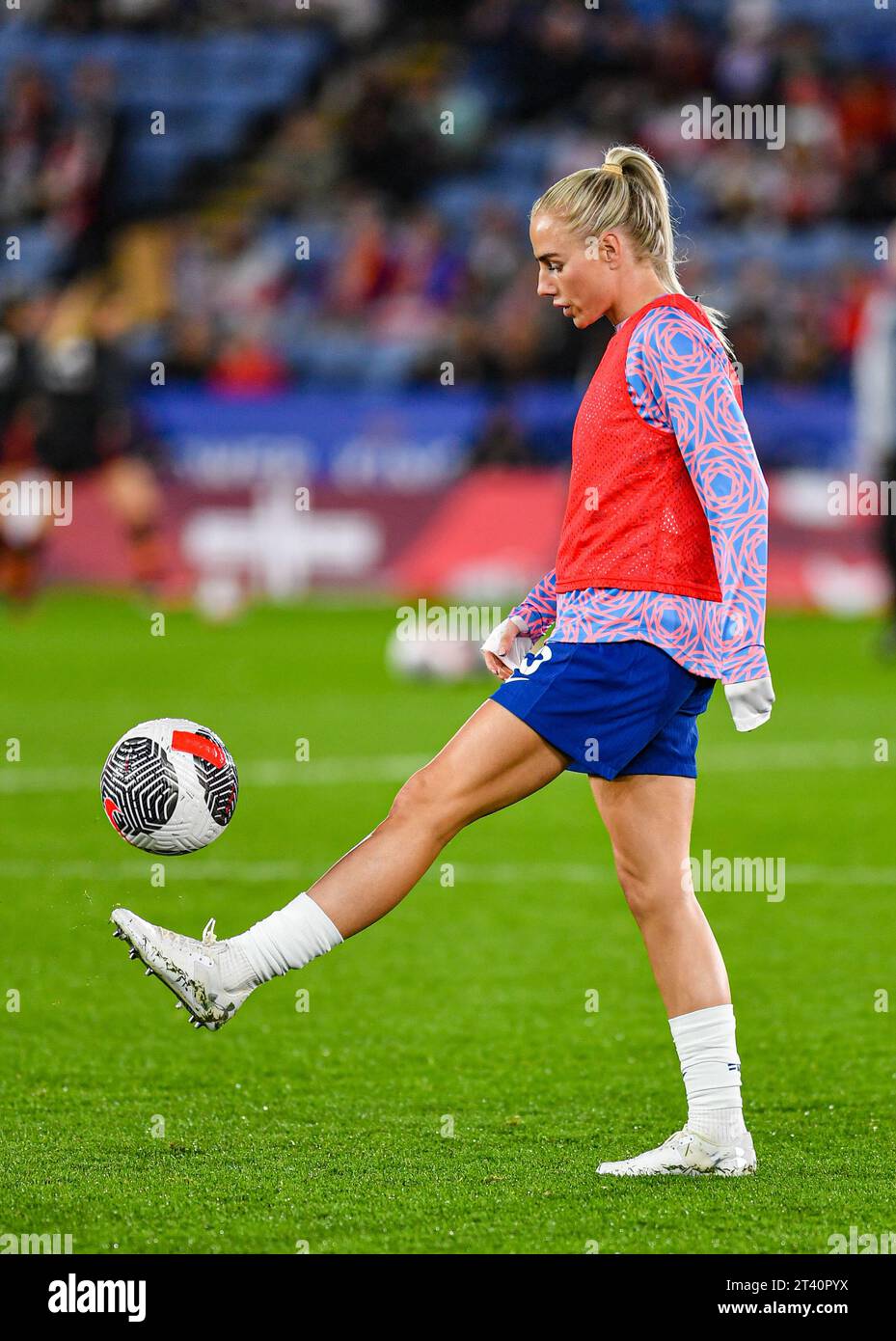 King Power Stadium, Leicester, Regno Unito. 27 ottobre 2023. Women Nations League International Football, Inghilterra contro Belgio; Alex Greenwood dell'Inghilterra durante il riscaldamento pre-partita credito: Action Plus Sports/Alamy Live News Foto Stock