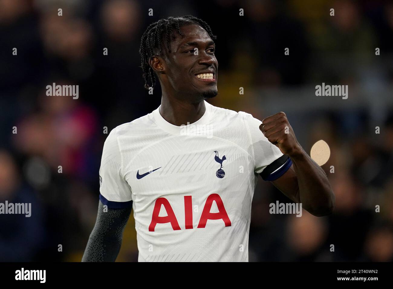 Yves Bissouma del Tottenham Hotspur celebra il proprio gol di Joel Ward del Crystal Palace durante la partita di Premier League al Selhurst Park di Londra. Data immagine: Venerdì 27 ottobre 2023. Foto Stock