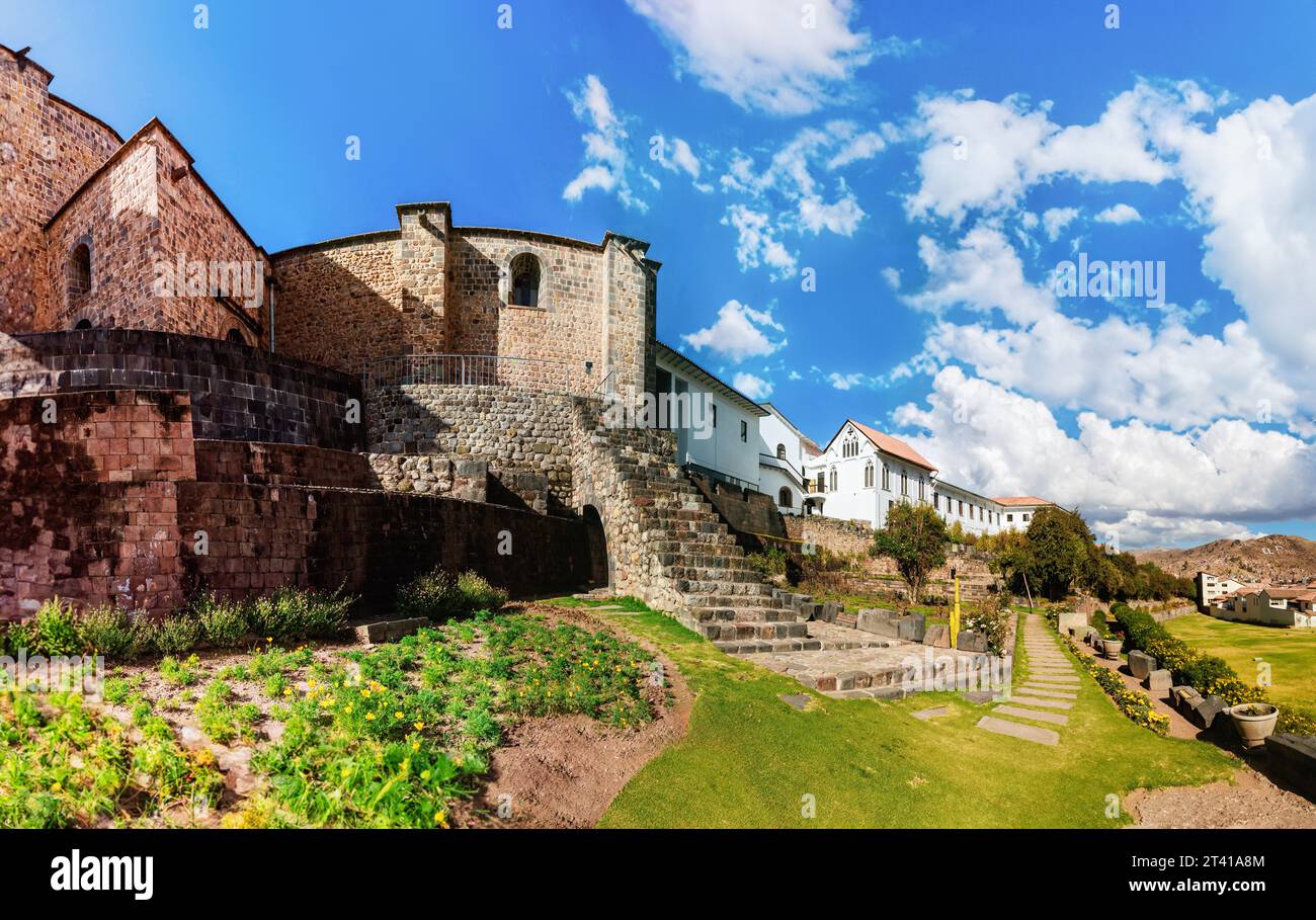 Il Tempio del Sole Qoricancha Cusco, era un centro religioso inca, è il monumento architettonico più splendido di tutta Cusco. Foto Stock