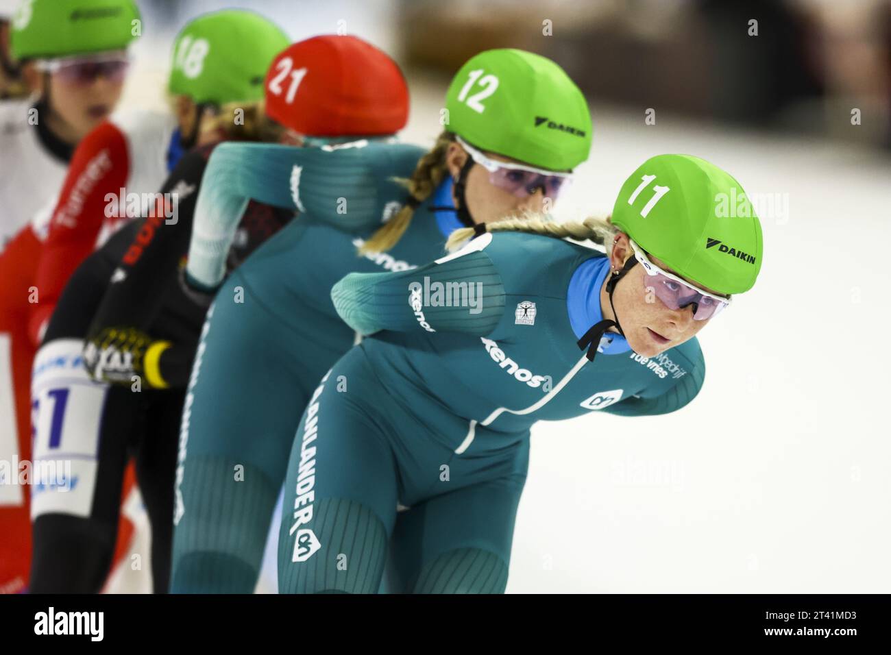 HEERENVEEN - Elisa Dul, Marijke Groenewoud (lr) durante il Mass Start Ladies nello stadio del ghiaccio Thialf. La stagione di long track inizia con questo torneo di qualificazione di tre giorni per la Coppa del mondo. ANP VINCENT JANNINK Foto Stock