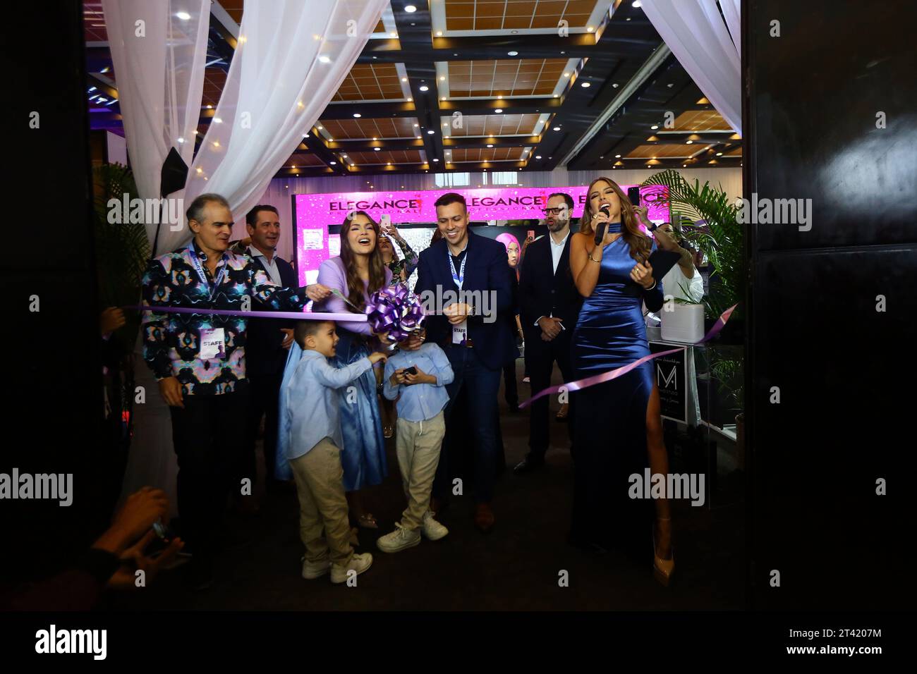 Valencia, Carabobo, Venezuela. 27 ottobre 2023. 27 ottobre 2023. Inaugurazione della fiera di bellezza che si svolge nelle strutture dell'hotel Hesperia Valencia. Foto: Juan Carlos Hernandez (Credit Image: © Juan Carlos Hernandez/ZUMA Press Wire) SOLO USO EDITORIALE! Non per USO commerciale! Foto Stock