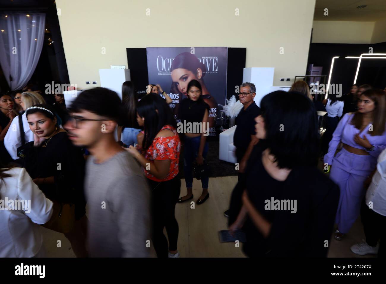 Valencia, Carabobo, Venezuela. 27 ottobre 2023. 27 ottobre 2023. Pubblico che partecipa alla fiera di bellezza che si svolge nelle strutture dell'hotel Hesperia Valencia. Foto: Juan Carlos Hernandez (Credit Image: © Juan Carlos Hernandez/ZUMA Press Wire) SOLO USO EDITORIALE! Non per USO commerciale! Foto Stock
