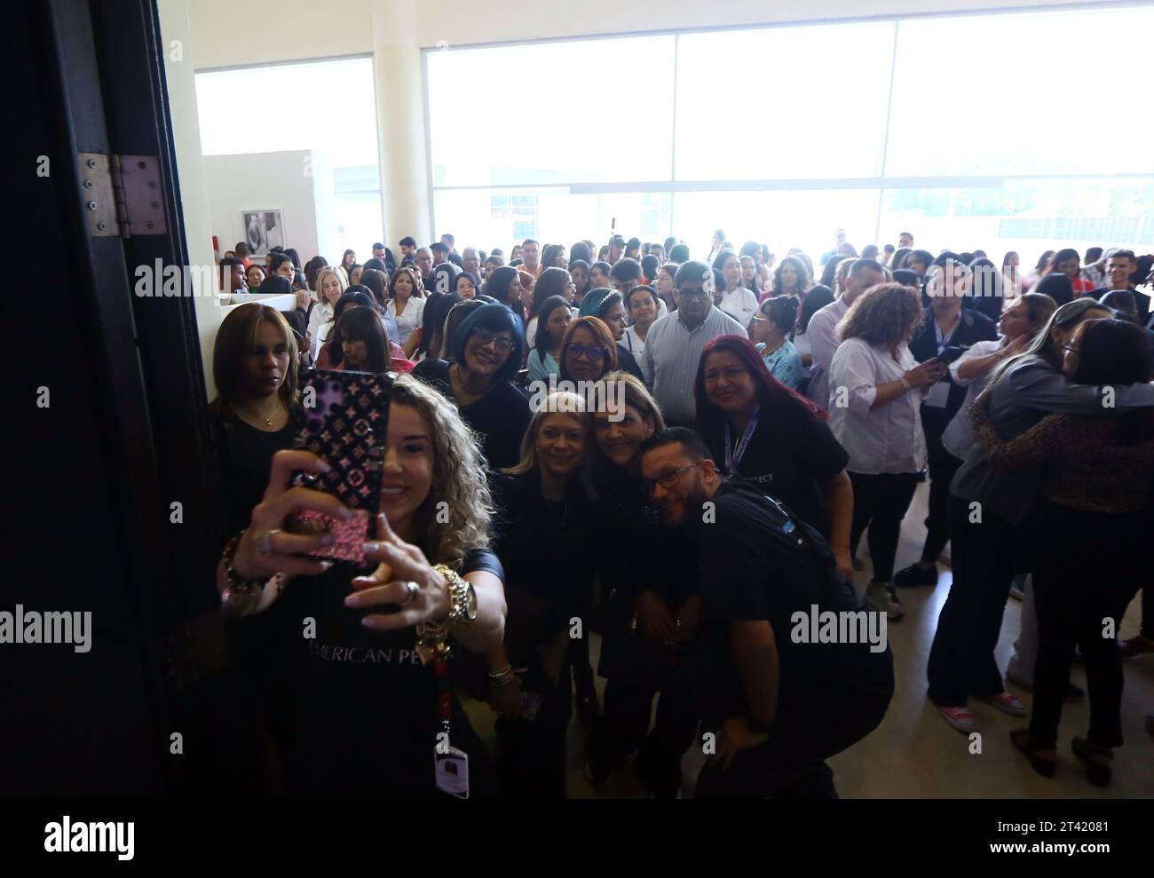 Valencia, Carabobo, Venezuela. 27 ottobre 2023. 27 ottobre 2023. Pubblico che partecipa alla fiera di bellezza che si svolge nelle strutture dell'hotel Hesperia Valencia. Foto: Juan Carlos Hernandez (Credit Image: © Juan Carlos Hernandez/ZUMA Press Wire) SOLO USO EDITORIALE! Non per USO commerciale! Foto Stock