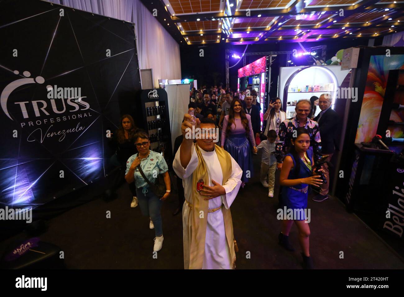 Valencia, Carabobo, Venezuela. 27 ottobre 2023. 27 ottobre 2023. Inaugurazione della fiera di bellezza che si svolge nelle strutture dell'hotel Hesperia Valencia. Foto: Juan Carlos Hernandez (Credit Image: © Juan Carlos Hernandez/ZUMA Press Wire) SOLO USO EDITORIALE! Non per USO commerciale! Foto Stock