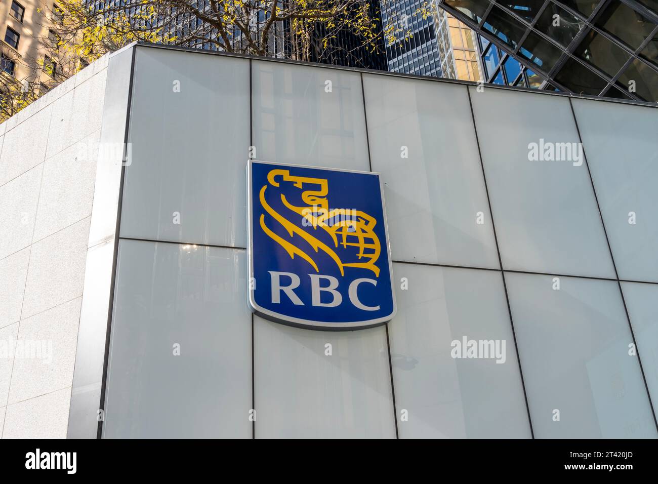 Logo RBC (Royal Bank of Canada) sull'edificio di Toronto, Ontario, Canada Foto Stock