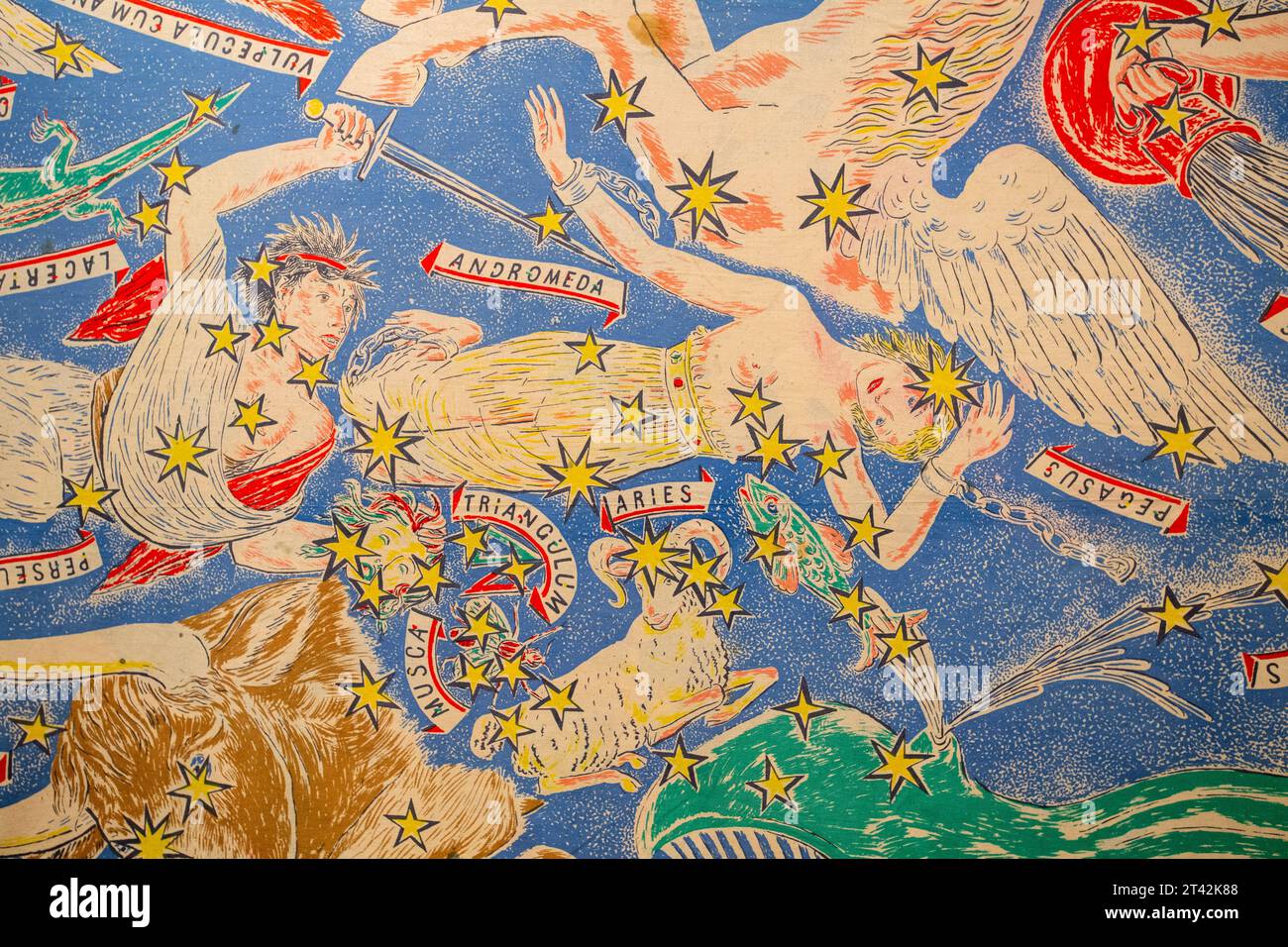 Kolin, Repubblica Ceca. 27 ottobre 2023. Un campione di prova del 1937 tessuto Starry Sky, che raffigura la posizione dei corpi celesti il giorno e l'ora della fondazione dello stato indipendente cecoslovacco, è in mostra per un giorno nell'anniversario della fondazione della Cecoslovacchia (ottobre 28) presso il Museo regionale Kolin (Casa Veigert), Repubblica Ceca, qui raffigurato il 27 ottobre 2023. L'appeso decorativo è stato progettato dall'artista Frantisek Kysela. Credito: Josef Vostarek/CTK Photo/Alamy Live News Foto Stock