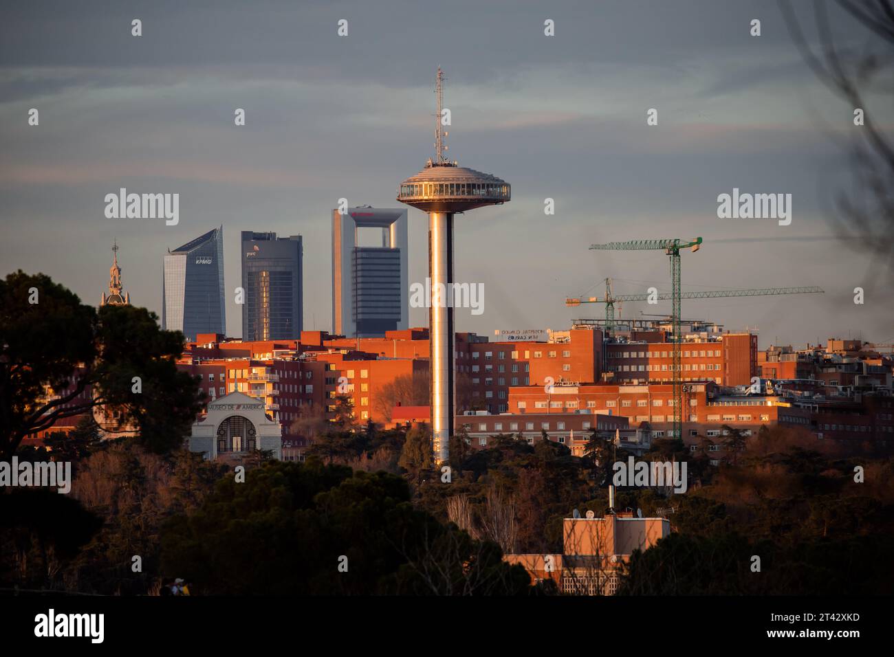 12 marzo 2023, Madrid, Spagna. Vista di Madrid, capitale della Spagna. Tre famose torri e il faro di Moncloa Foto Stock