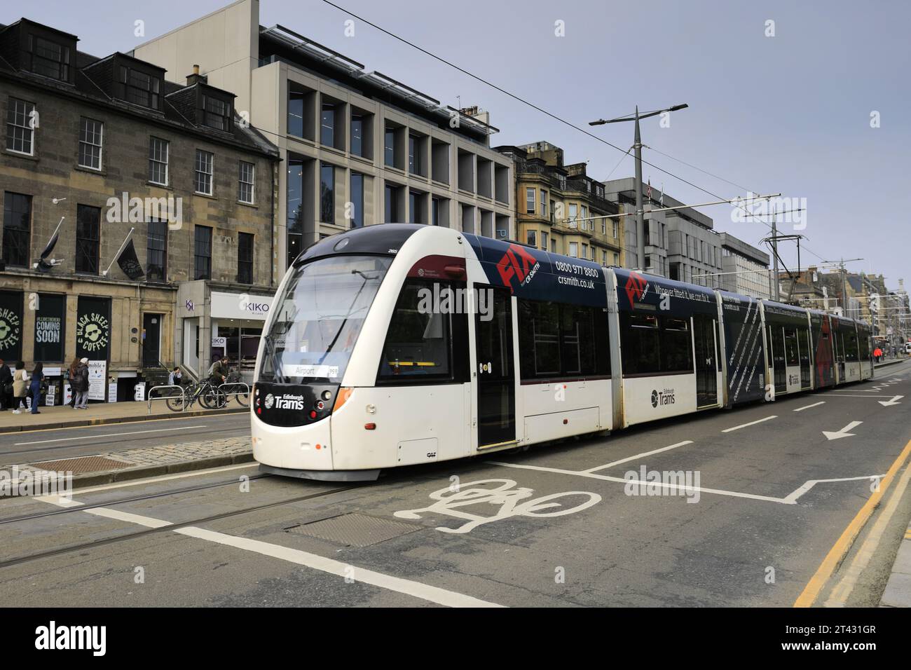 Uno dei tram di Edimburgo, centro di Edimburgo, Scozia, Regno Unito Foto Stock